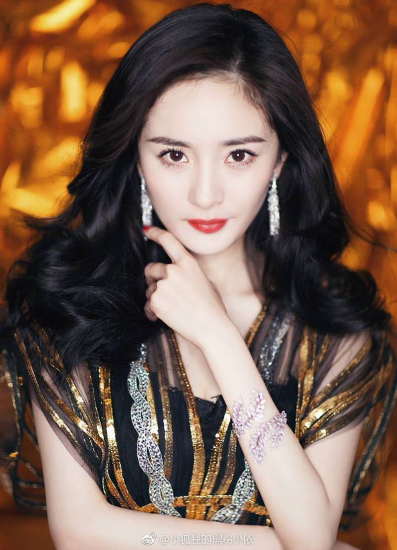 Thảm đỏ iQiYi: Dương Mịch cân cả dàn mỹ nhân Cbiz, bạn gái Trương Hàn nhan sắc ngày càng lên hương